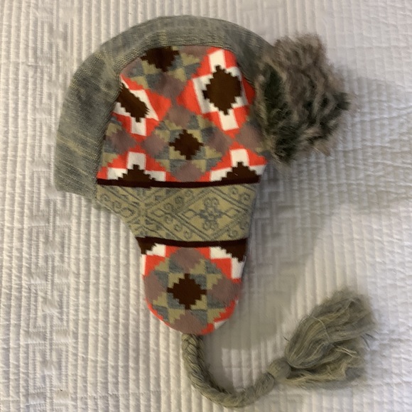 Mixed geometric mixed  carpet patterned knit trapper hat with faux fur trim - Picture 2 of 12
